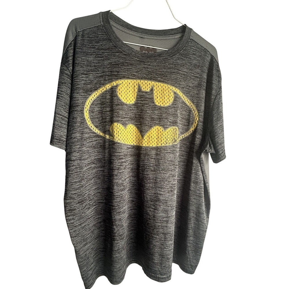 Batman Men Size XL Gray Heathered Performance‎ Graphic T-Shirt Yellow Bat Signal